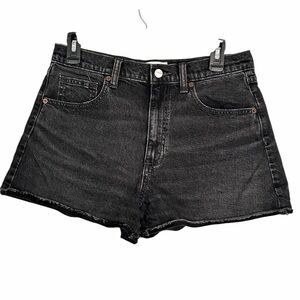 Universal Threads Women’s Black High Rise Denim Shorts - Size 8R - Pre-Loved